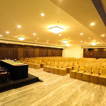 Raj Park Hotel Ченай Екстериор снимка