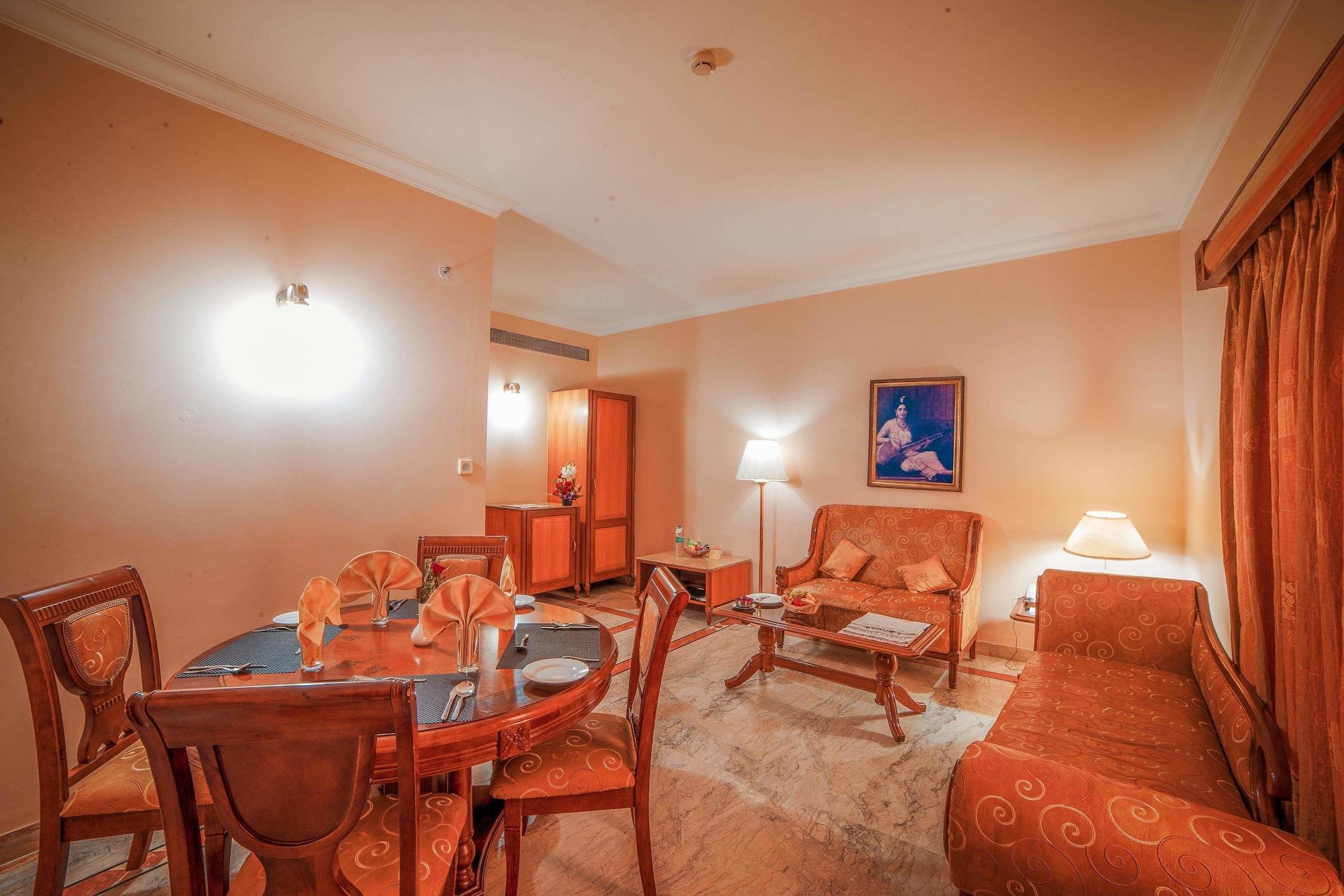 Raj Park Hotel Ченай Екстериор снимка