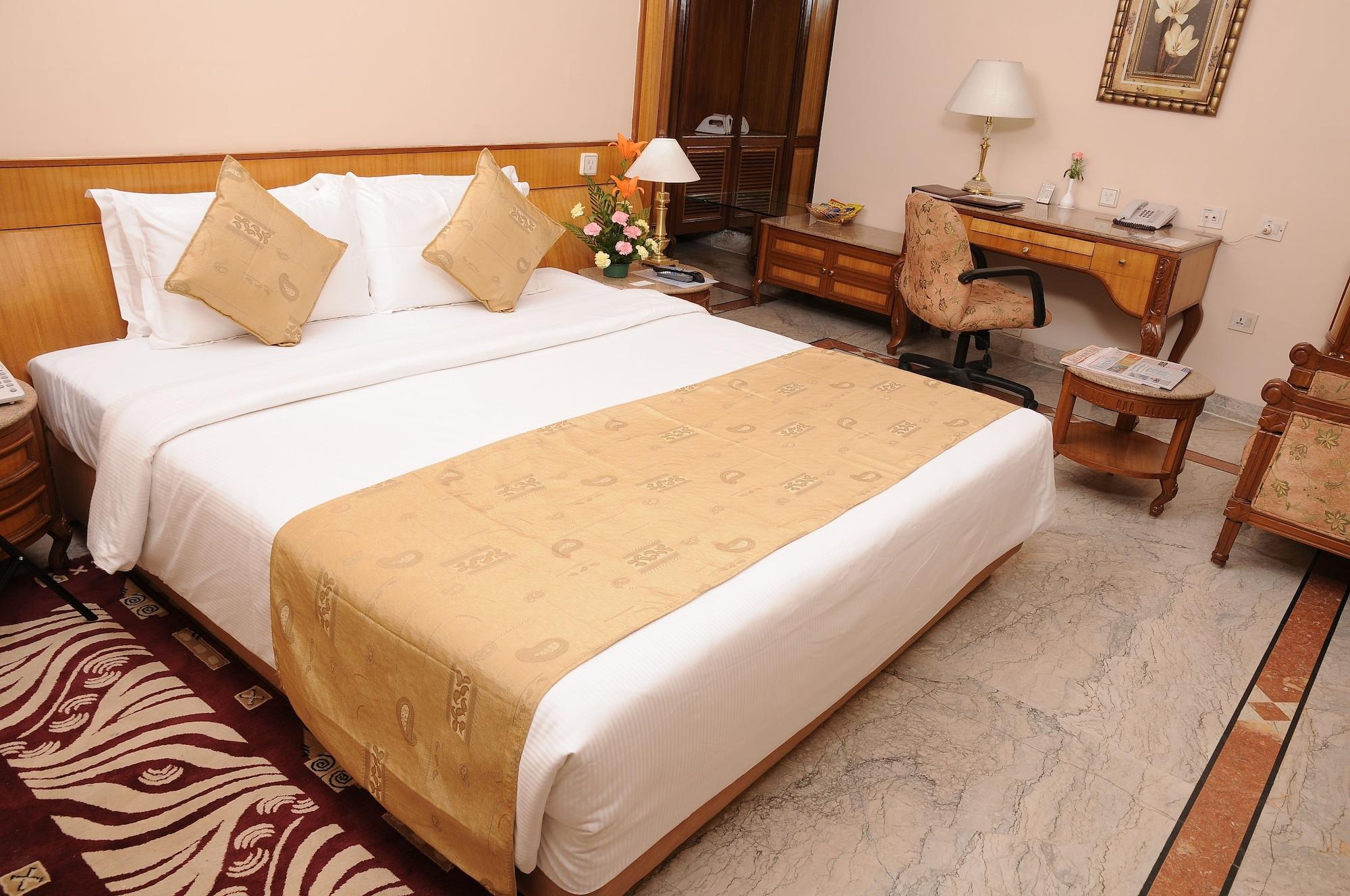 Raj Park Hotel Ченай Екстериор снимка
