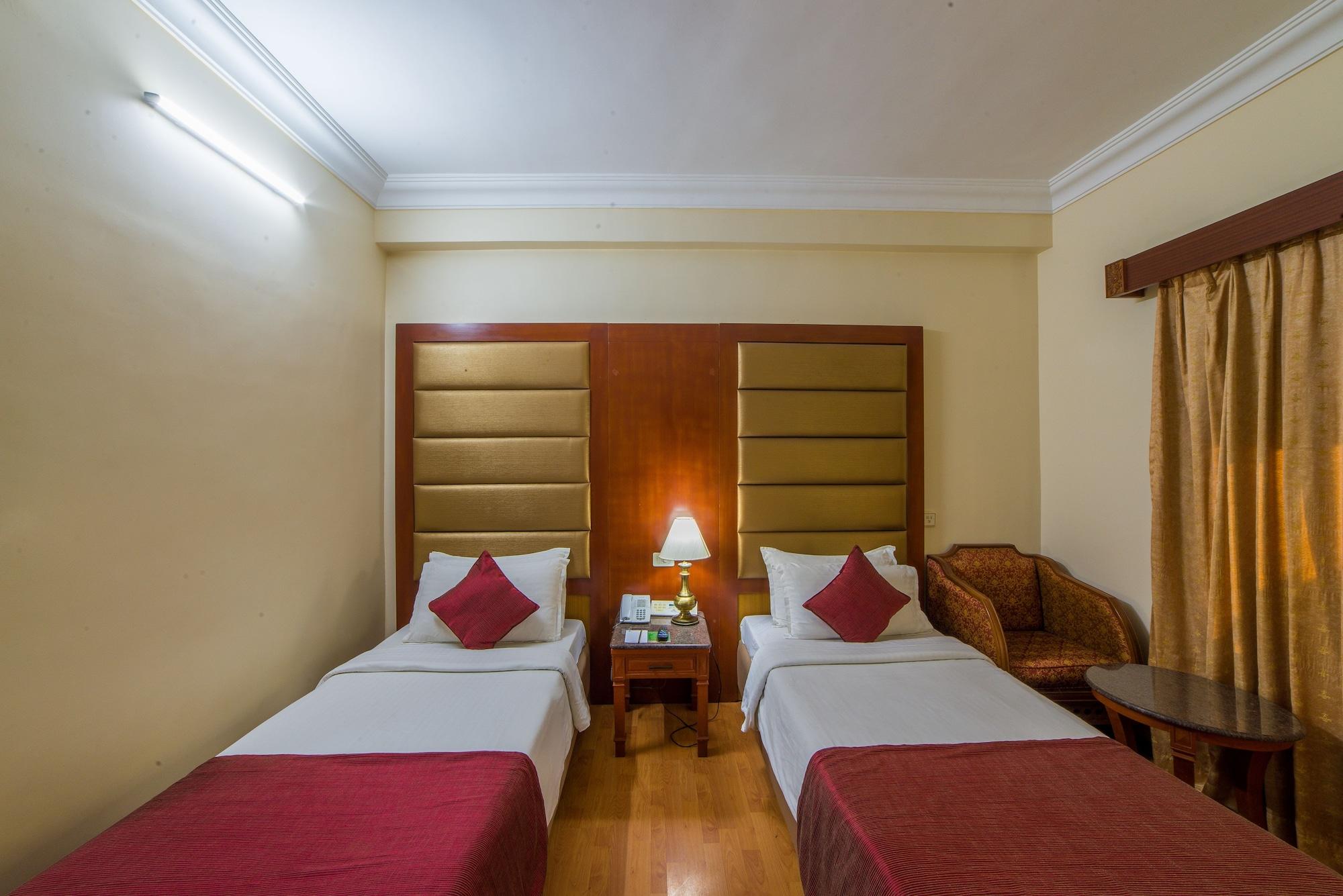 Raj Park Hotel Ченай Екстериор снимка