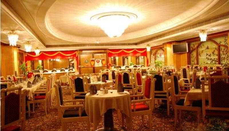 Raj Park Hotel Ченай Екстериор снимка