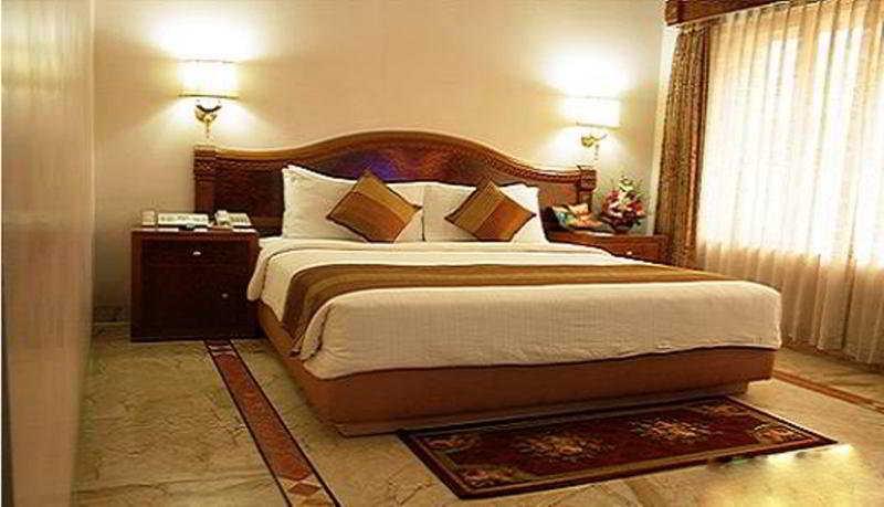 Raj Park Hotel Ченай Екстериор снимка