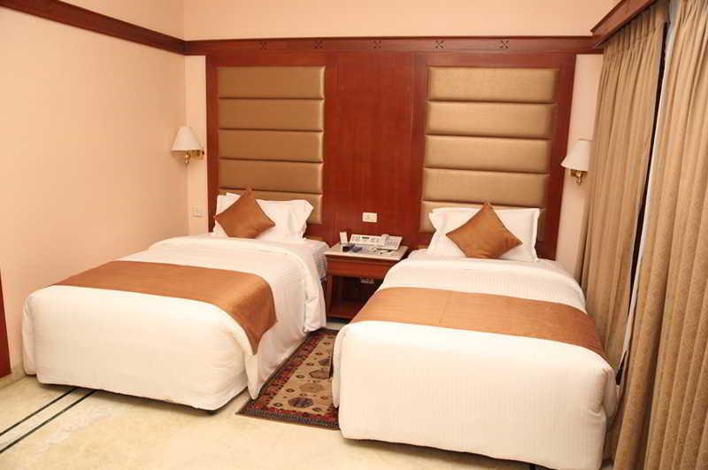 Raj Park Hotel Ченай Екстериор снимка