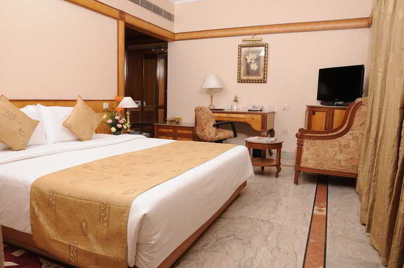 Raj Park Hotel Ченай Екстериор снимка