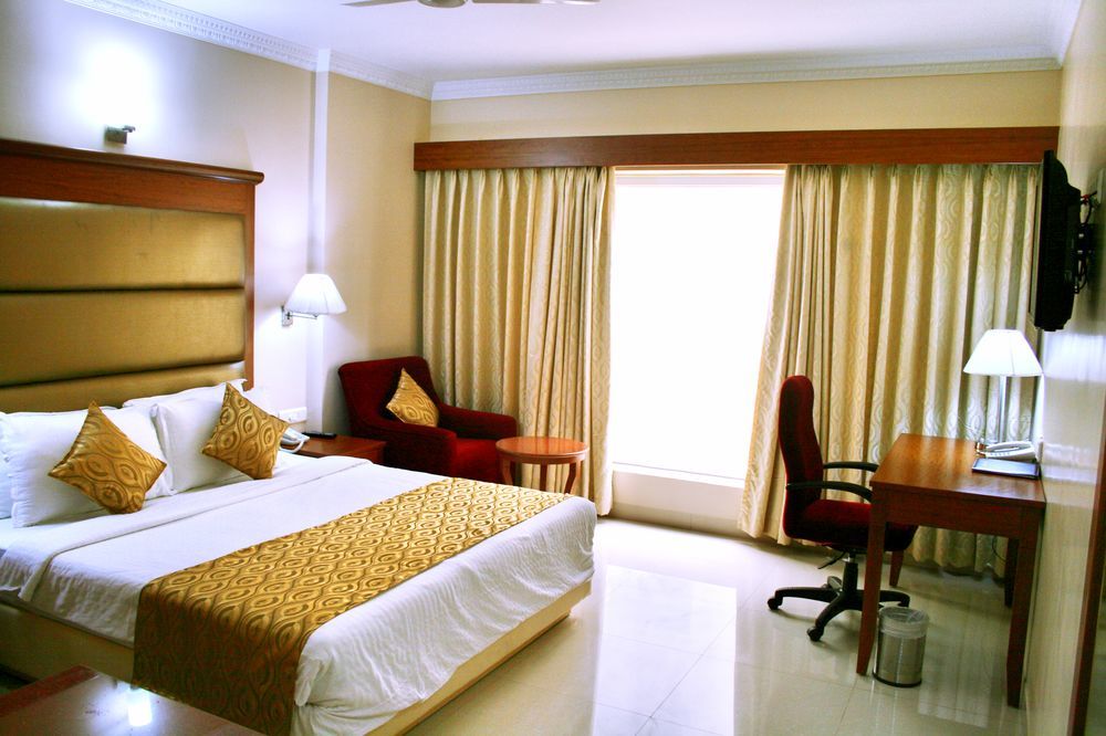 Raj Park Hotel Ченай Екстериор снимка