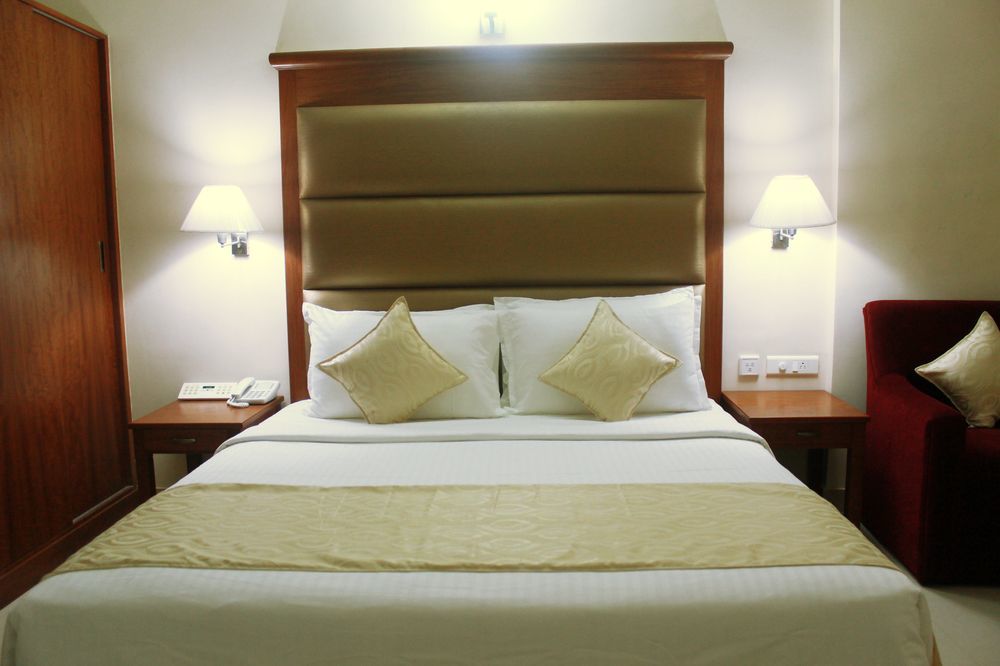 Raj Park Hotel Ченай Екстериор снимка