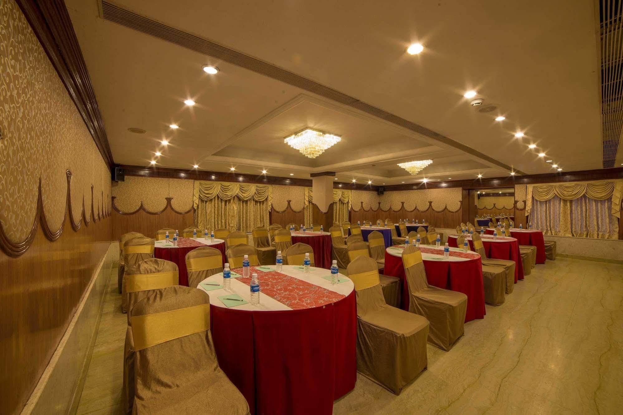 Raj Park Hotel Ченай Екстериор снимка