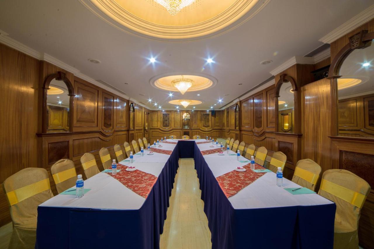 Raj Park Hotel Ченай Екстериор снимка