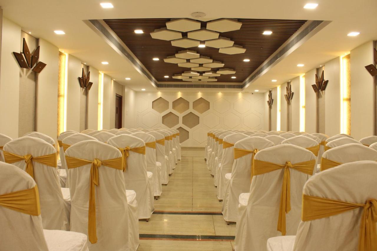 Raj Park Hotel Ченай Екстериор снимка