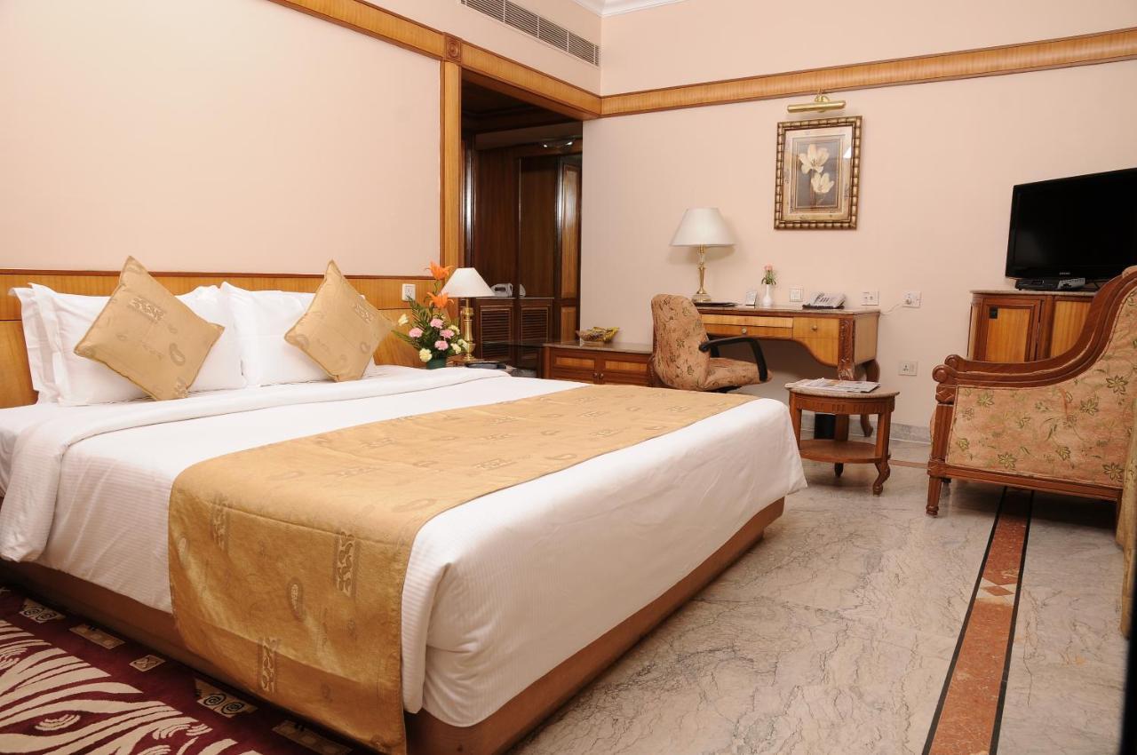 Raj Park Hotel Ченай Екстериор снимка