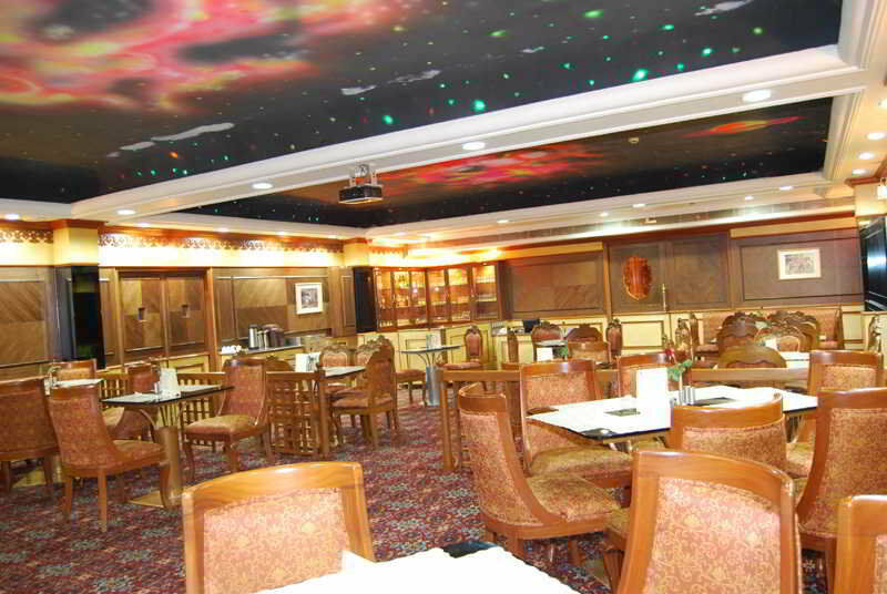 Raj Park Hotel Ченай Екстериор снимка