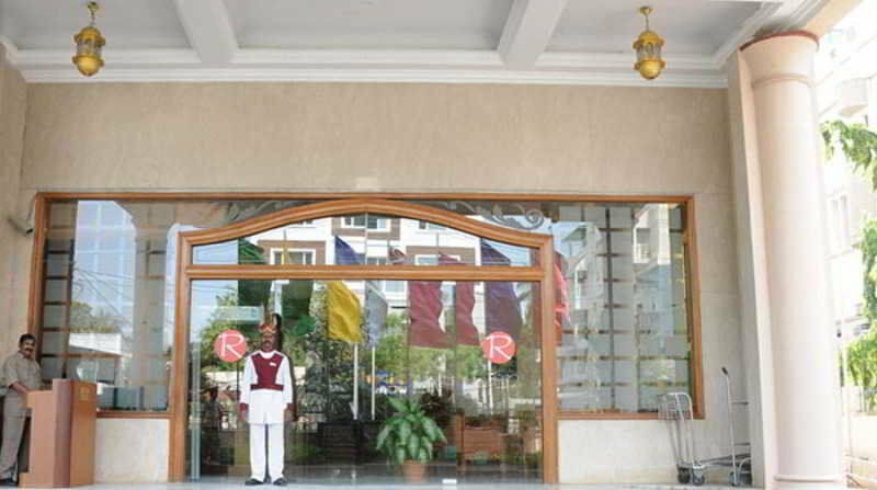 Raj Park Hotel Ченай Екстериор снимка