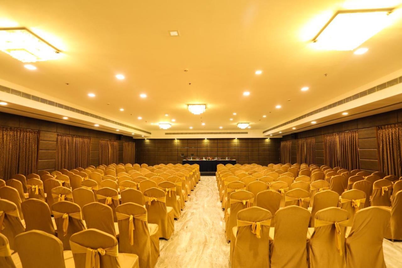 Raj Park Hotel Ченай Екстериор снимка